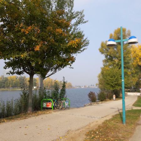 Bungalow At Lake Alte Donau Viena Exterior foto